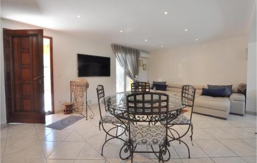 Awesome home in Bagnols en Fort with 3 Bedrooms, Outdoor swimming pool and Swimming pool