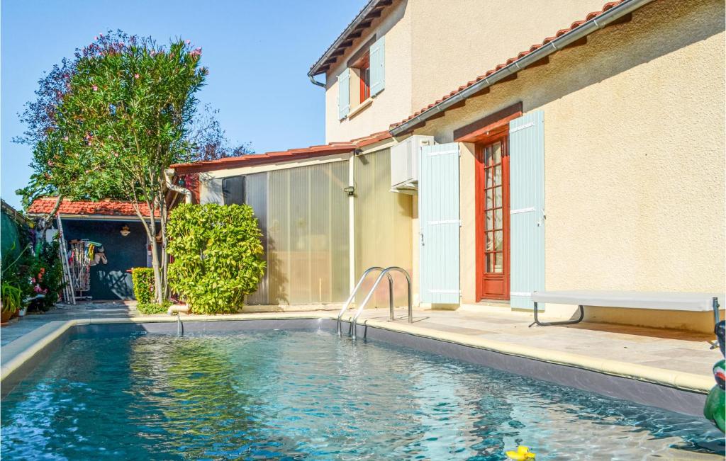 Maison de vacances Awesome home in Bergerac with 3 Bedrooms, WiFi and Outdoor swimming pool  24100 Bergerac