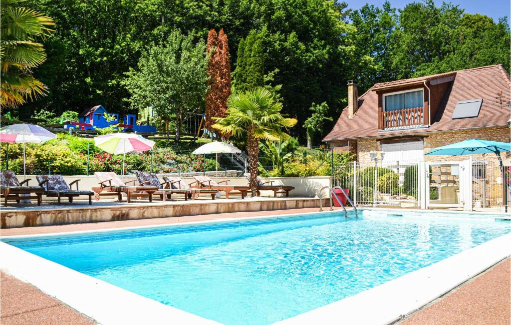 Awesome home in Blis et Born with 4 Bedrooms, WiFi and Private swimming pool , 24330 Blis-et-Born