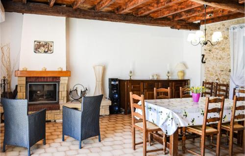 Awesome home in Blis et Born with 4 Bedrooms, WiFi and Private swimming pool