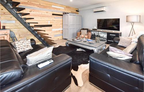 Awesome home in Bollène with Outdoor swimming pool, WiFi and 3 Bedrooms