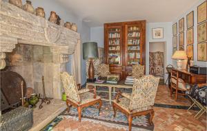 Awesome home in Bonnieux with Sauna, Private swimming pool and Outdoor swimming pool