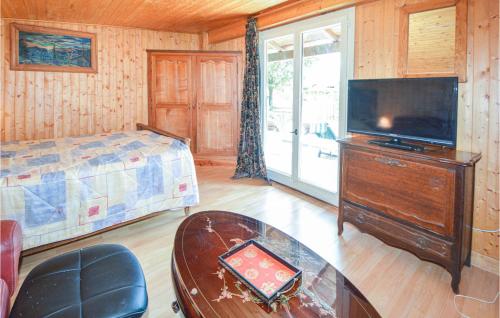Awesome home in Bordezac with Outdoor swimming pool