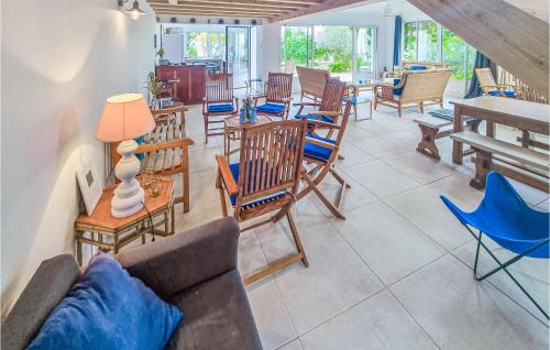 Awesome home in Bourcefranc-le-Chapus with WiFi and 5 Bedrooms