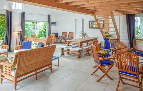 Awesome home in Bourcefranc-le-Chapus with WiFi and 5 Bedrooms