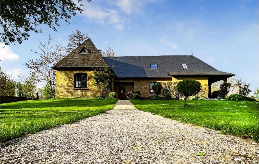 Maison de vacances Awesome home in Bray-ls-Mareuil with 5 Bedrooms  80580 Bray-lès-Mareuil