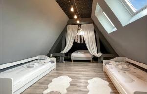 Awesome home in Bray-ls-Mareuil with 5 Bedrooms
