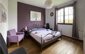 Awesome home in Bray-ls-Mareuil with 5 Bedrooms
