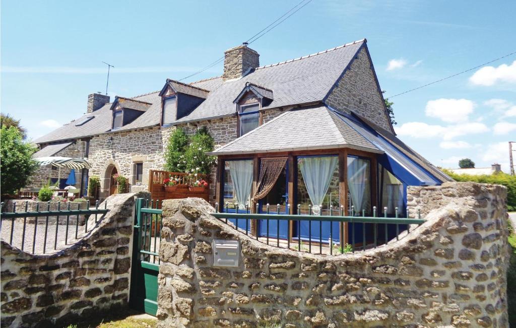 Maison de vacances Awesome home in Brhand with 2 Bedrooms and WiFi  22510 Moncontour