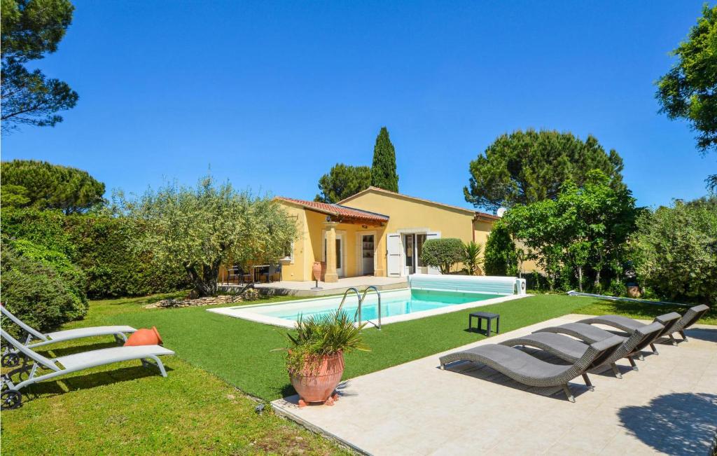 Awesome home in Cabannes with 2 Bedrooms, WiFi and Outdoor swimming pool , 13440 Cabannes
