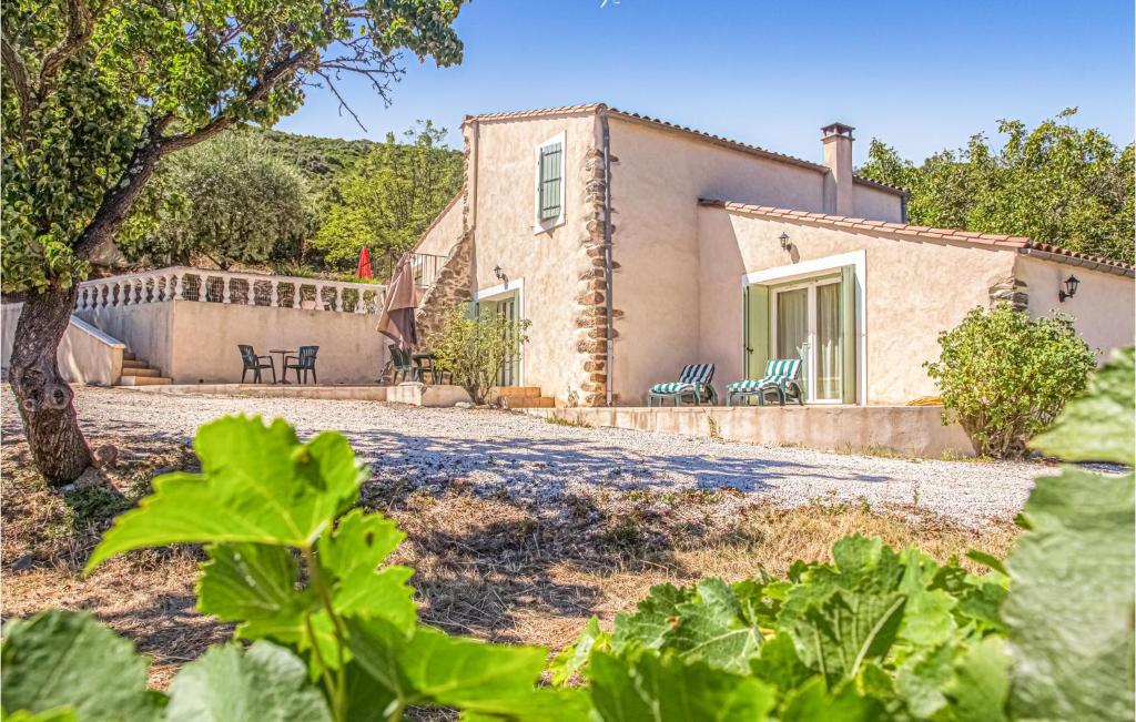 Maison de vacances Awesome home in Cabrerolles with WiFi, Private swimming pool and 4 Bedrooms  34480 Cabrerolles