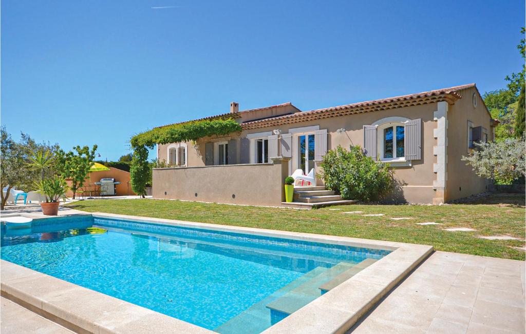 Maison de vacances Awesome home in Cadenet with 3 Bedrooms, WiFi and Outdoor swimming pool  84160 Cadenet
