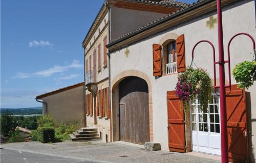 Awesome home in Canals w/ 2 Bedrooms