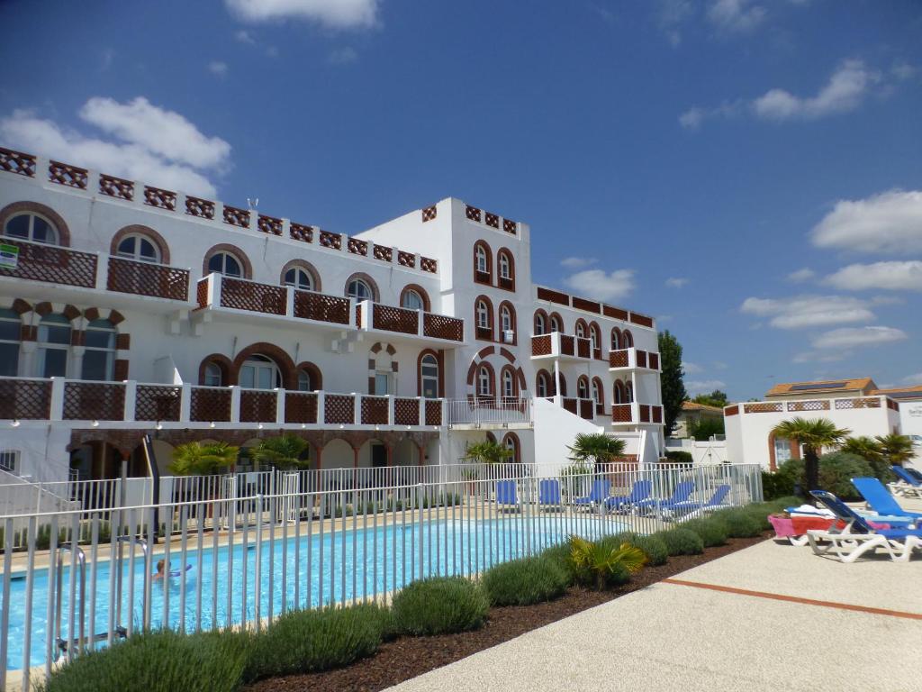 Awesome home in Canals w/ 2 Bedrooms