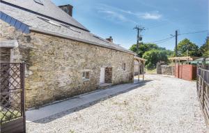 Awesome home in Caurel with 4 Bedrooms and WiFi