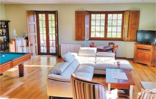 Awesome home in Celeiro do Monte with 4 Bedrooms, WiFi and Outdoor swimming pool