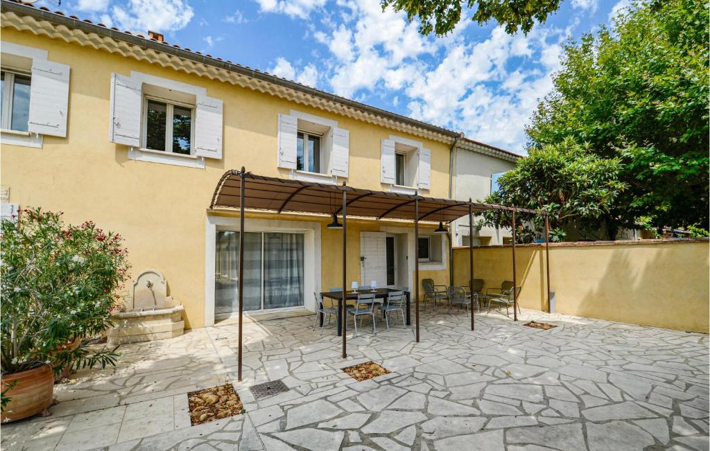 Maison de vacances Awesome home in Chateuneuf de Gadagne with 3 Bedrooms and WiFi  84470 Châteauneuf-de-Gadagne