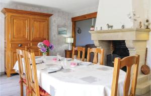 Maison de vacances Awesome home in Chef du Pont with 5 Bedrooms and WiFi  50480 Chef-du-Pont Normandie
