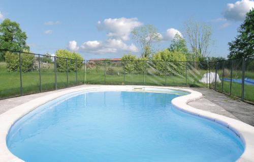 Awesome home in Coulonges sur lAutize with 4 Bedrooms, Outdoor swimming pool and WiFi