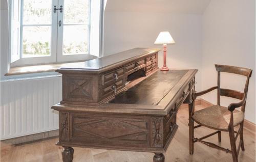 Awesome home in Cravant les Cteaux with 2 Bedrooms and WiFi