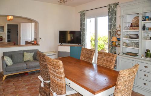 Awesome home in Creissan with Outdoor swimming pool, WiFi and 3 Bedrooms