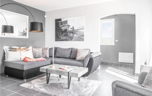 Awesome home in Cruzy with Outdoor swimming pool, 3 Bedrooms and WiFi