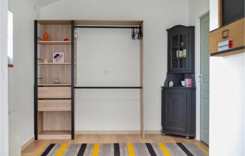 Awesome home in Eyrans with WiFi and 3 Bedrooms