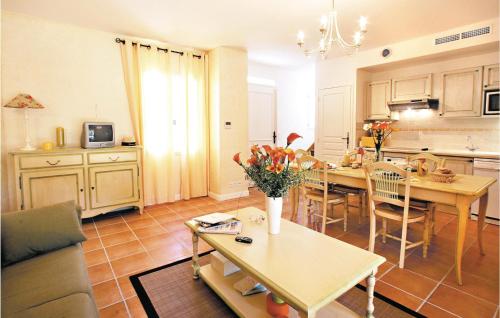 Awesome home in Fayence with 3 Bedrooms, WiFi and Outdoor swimming pool