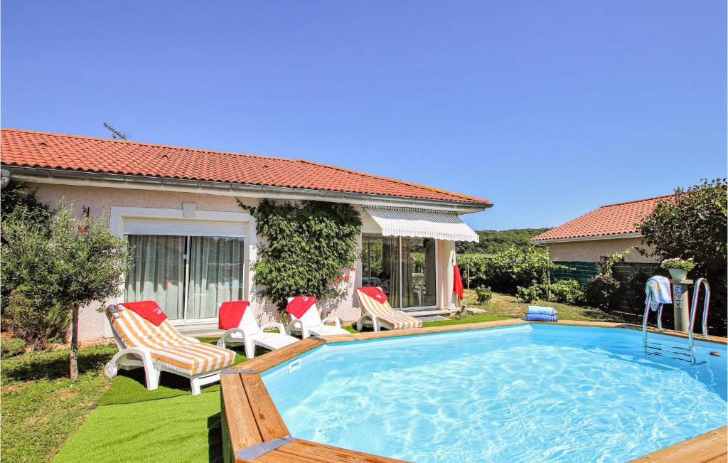 Awesome home in Flachres with 2 Bedrooms, WiFi and Outdoor swimming pool , 38690 Flachères