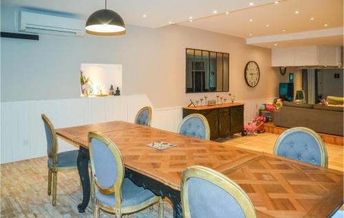 Awesome home in Fleury with WiFi, Indoor swimming pool and Outdoor swimming pool