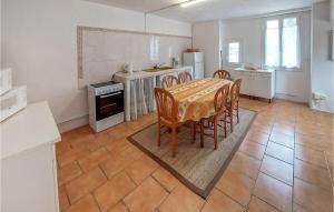Awesome home in Fox-Amphoux with Outdoor swimming pool, WiFi and Swimming pool