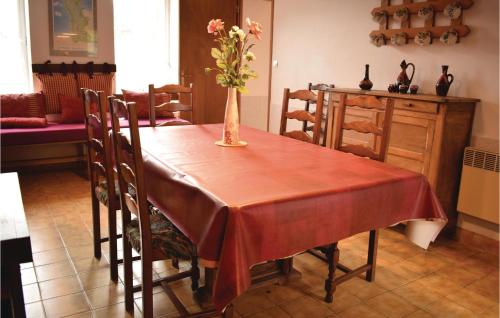 Awesome home in Geffosses w/ 2 Bedrooms