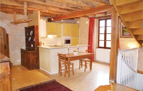 Awesome home in Gindou with 5 Bedrooms, WiFi and Outdoor swimming pool