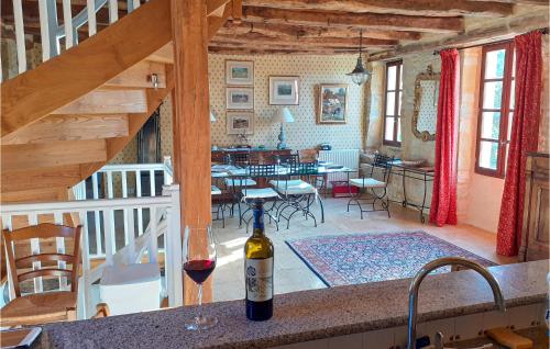 Awesome home in Gindou with 5 Bedrooms, WiFi and Outdoor swimming pool