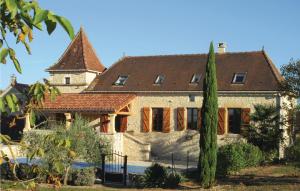 Awesome home in Gindou with 5 Bedrooms, WiFi and Outdoor swimming pool