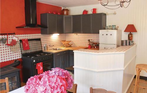 Awesome home in Gouesnach with 2 Bedrooms and WiFi