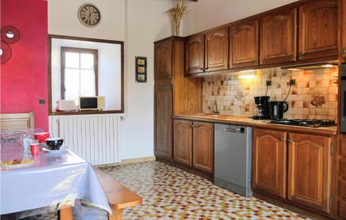 Awesome home in Gouville-sur-Mer with 2 Bedrooms