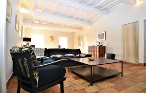 Awesome home in Graveson with WiFi, Private swimming pool and Outdoor swimming pool