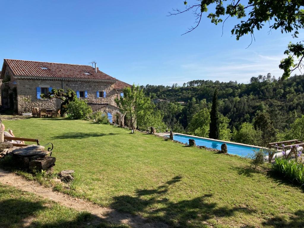 Awesome home in Hildebrandshagen with 17348 Hildebrandshagen