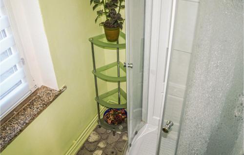 Awesome home in Hildebrandshagen with
