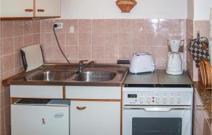 Awesome home in Hildebrandshagen with