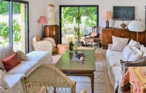 Awesome home in Hourtin with WiFi and 3 Bedrooms