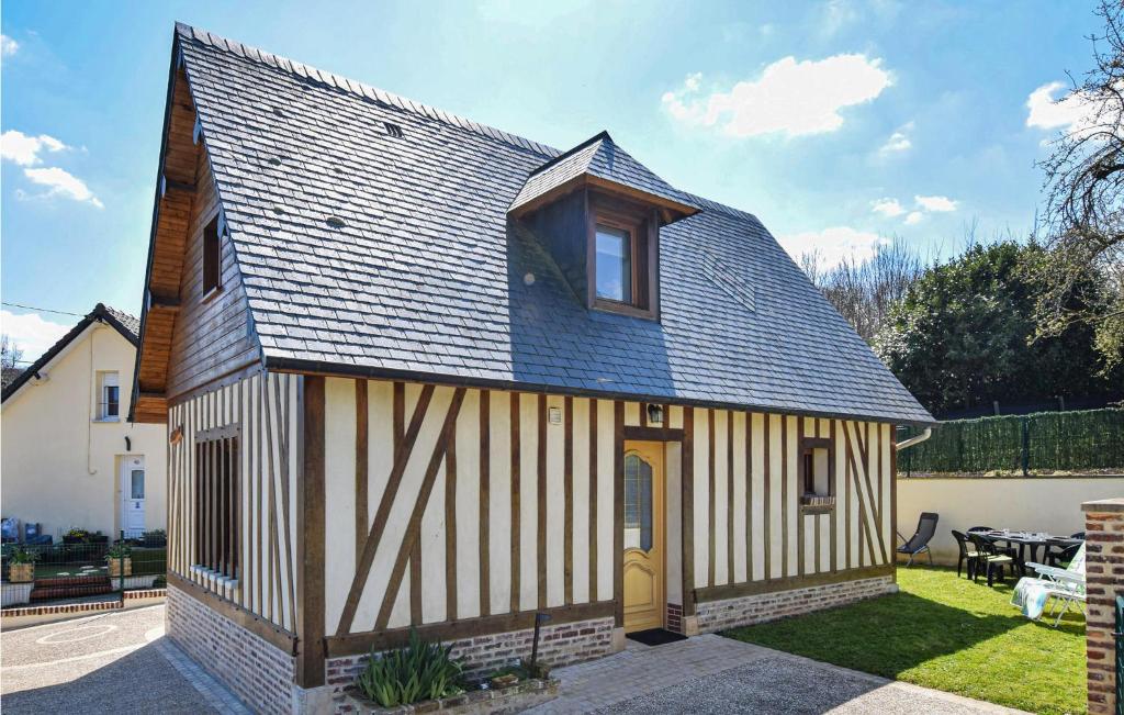 Maison de vacances Awesome home in Hricourt-en-Caux with 3 Bedrooms and WiFi  76560 Héricourt-en-Caux