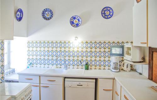 Awesome home in Janailhac with Outdoor swimming pool, WiFi and 3 Bedrooms