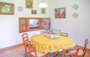 Awesome home in Janailhac with Outdoor swimming pool, WiFi and 3 Bedrooms
