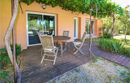 Awesome home in Jonquières with Outdoor swimming pool, WiFi and 1 Bedrooms