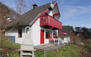Awesome home in Kirchheim-Hessen with 3 Bedrooms, Sauna and WiFi