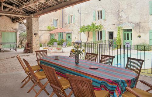 Awesome home in La Bâtie-Rolland with Outdoor swimming pool, WiFi and 4 Bedrooms