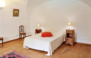 Awesome home in La Bâtie-Rolland with Outdoor swimming pool, WiFi and 4 Bedrooms