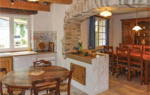Awesome home in La Begude-De-Mazenc with 5 Bedrooms, Private swimming pool and Outdoor swimming pool